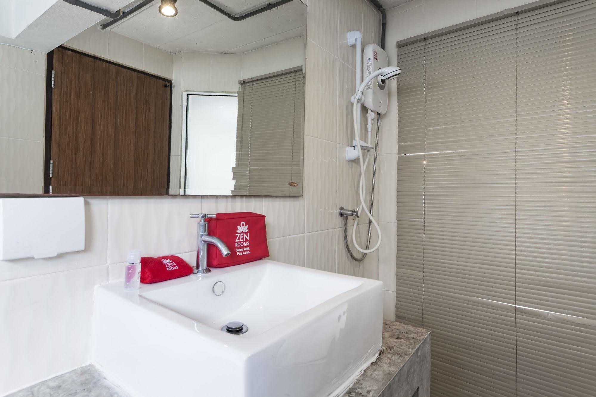 Zen Rooms Basic Nanai Phuket Patong Extérieur photo