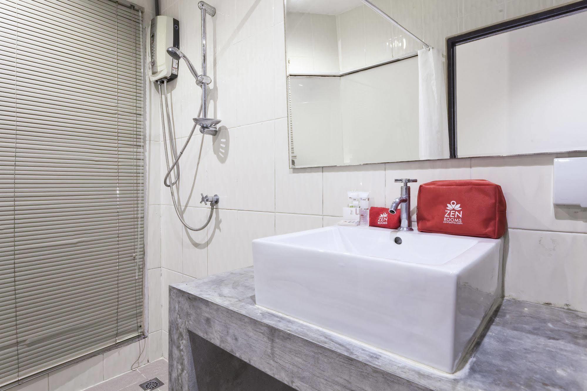 Zen Rooms Basic Nanai Phuket Patong Extérieur photo